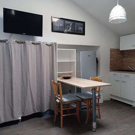 Les Studios De La Rose Des Vents Sathonay-Camp Bagian luar foto