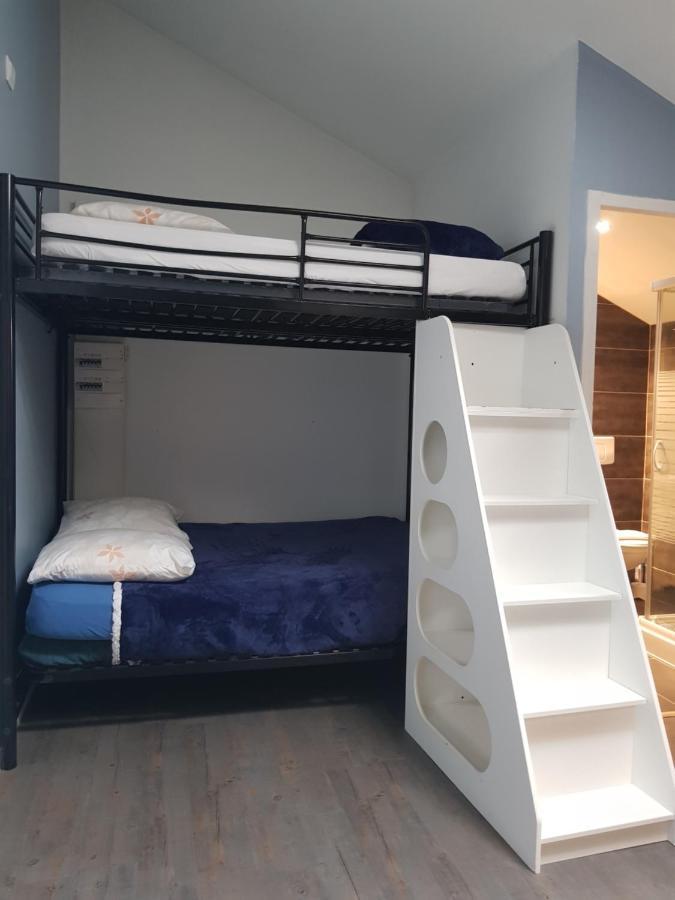 Les Studios De La Rose Des Vents Sathonay-Camp Bagian luar foto