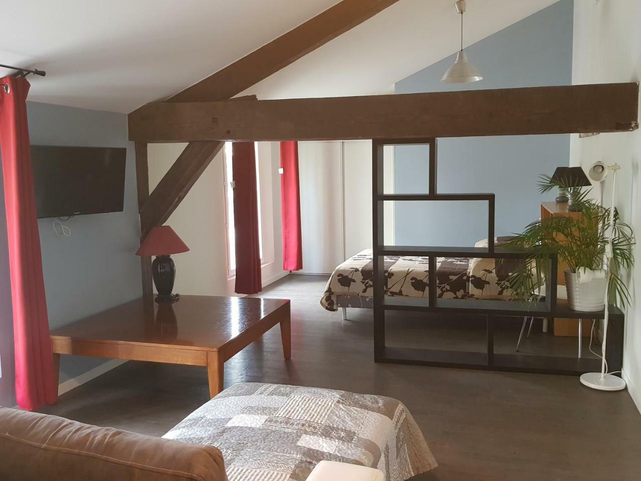Les Studios De La Rose Des Vents Sathonay-Camp Bagian luar foto
