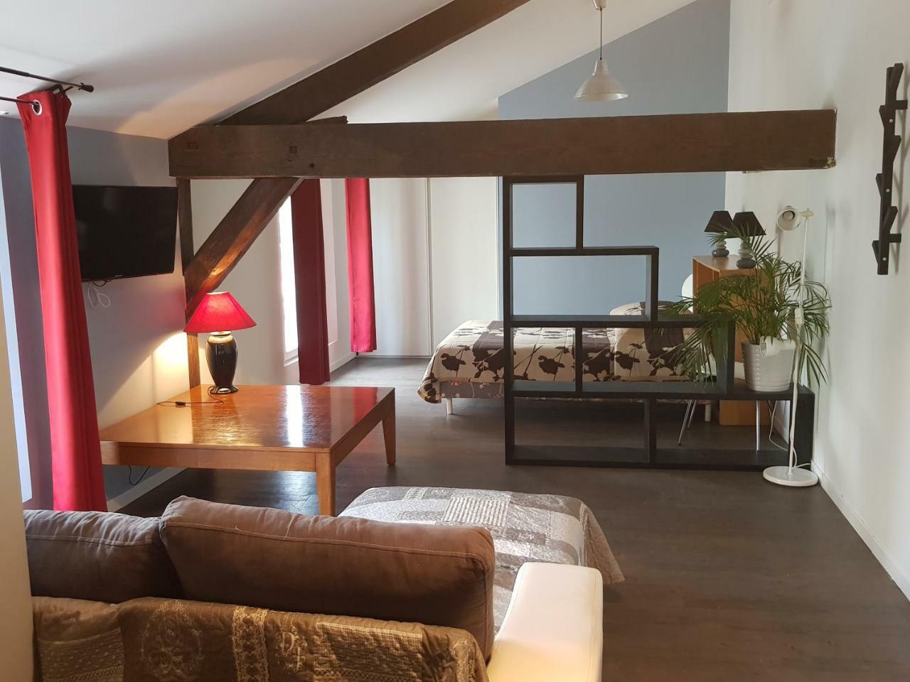 Les Studios De La Rose Des Vents Sathonay-Camp Bagian luar foto